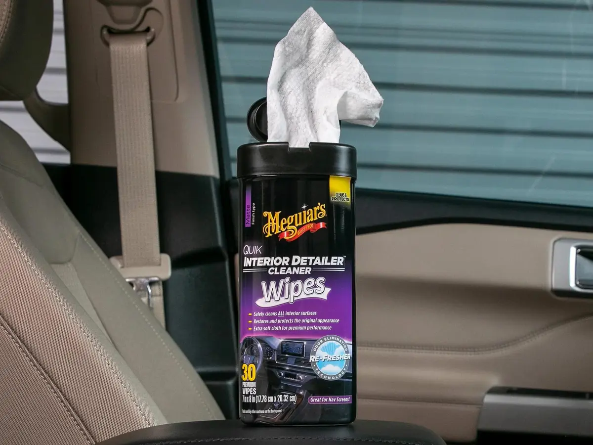 Meguiar's Quik Interior Detailer Wipes G13600, 180 Total Wipes | Dashboard & Trim Cleaner for Leather, Vinyl, Rubber, Metal, LCD, Navigation Screens - view 2