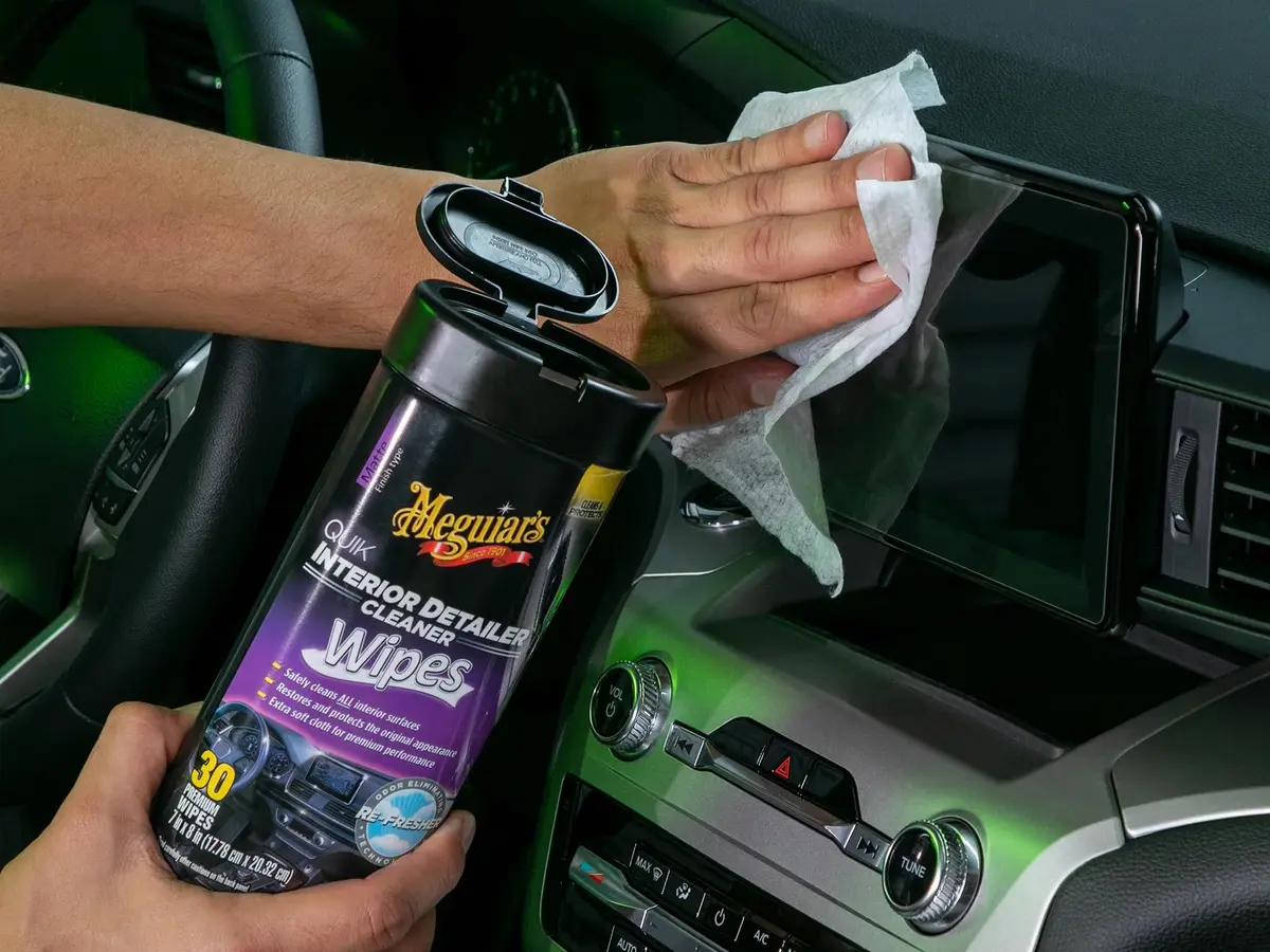 Meguiar's Quik Interior Detailer Wipes G13600, 180 Total Wipes | Dashboard & Trim Cleaner for Leather, Vinyl, Rubber, Metal, LCD, Navigation Screens - view 3