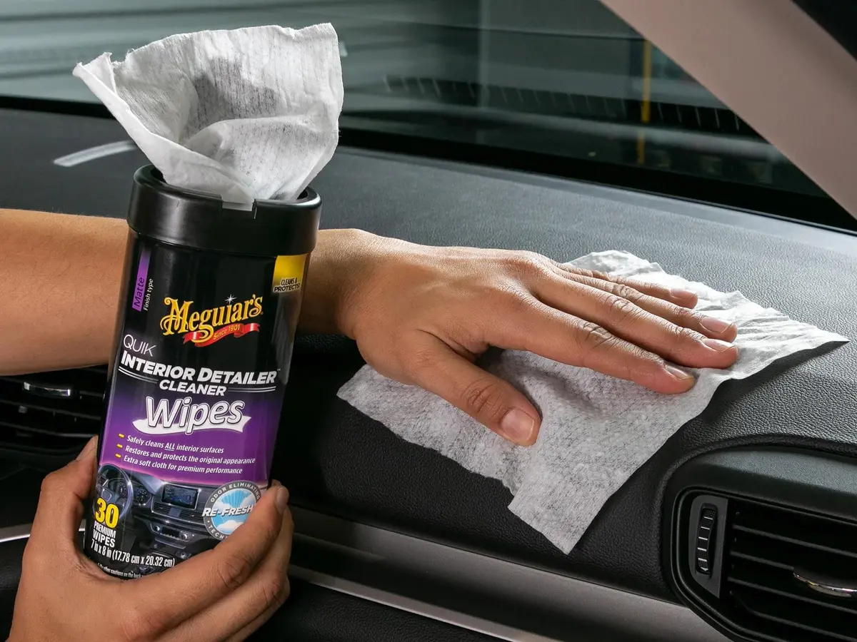 Meguiar's Quik Interior Detailer Wipes G13600, 180 Total Wipes | Dashboard & Trim Cleaner for Leather, Vinyl, Rubber, Metal, LCD, Navigation Screens - view 4